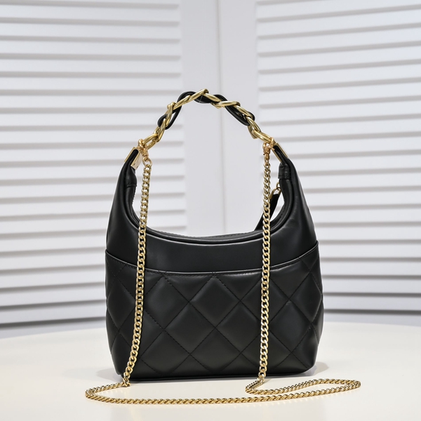 シャネルバッグ側面デザイン